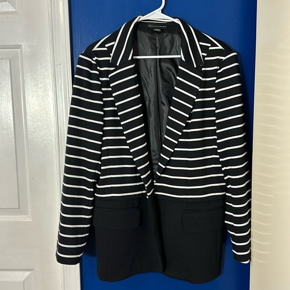 Grace Elements Black & White Striped Fully Lined Polyester & Spandex Jacket - Picture 1 of 7